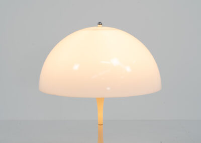 Panthella table lamp by Verner Panton for Louis Poulsen (Denmark, 1970s). A Danish design classic in good and original condition.