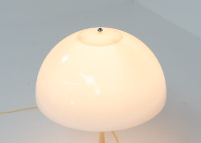 Panthella table lamp by Verner Panton for Louis Poulsen (Denmark, 1970s). A Danish design classic in good and original condition.