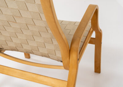 Albert chair by Finn Ostergaard for Kvist Møbler (Denmark, 1960s). A classic example of modern Danish design! It consists of a beech bentwood frame, a woven strap webbing and an adjustable canvas headrest, finished with leather details. In good condition with a nice patina on the straps & canvas.