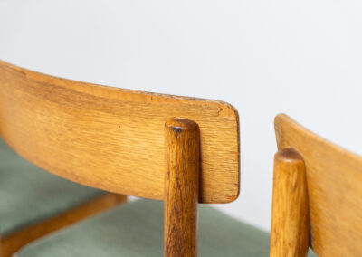 Set of 6 Model 250 dining chairs by Farstrup (Denmark, 1956). They are made out of solid oak frames and a veneered back rest. The seats are newly upholstered in a green fabric. The oak has been beautifully aged! One of them has some veneer damage on the backrest as shown on the pictures. Overall in good condition.