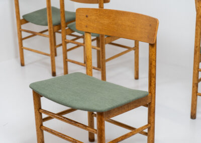 Set of 6 Model 250 dining chairs by Farstrup (Denmark, 1956). They are made out of solid oak frames and a veneered back rest. The seats are newly upholstered in a green fabric. The oak has been beautifully aged! One of them has some veneer damage on the backrest as shown on the pictures. Overall in good condition.