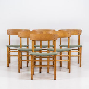Set of 6 Model 250 dining chairs by Farstrup (Denmark, 1956). They are made out of solid oak frames and a veneered back rest. The seats are newly upholstered in a green fabric. The oak has been beautifully aged! One of them has some veneer damage on the backrest as shown on the pictures. Overall in good condition.