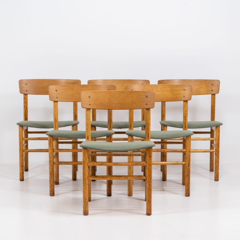 Set of 6 Model 250 dining chairs by Farstrup (Denmark, 1956). They are made out of solid oak frames and a veneered back rest. The seats are newly upholstered in a green fabric. The oak has been beautifully aged! One of them has some veneer damage on the backrest as shown on the pictures. Overall in good condition.