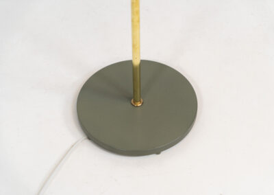Early model of the “Bellevue AJ7” floor lamp by Arne Jacobsen (Denmark, 1929). This early model of the Bellevue series, made with a solid brass stand, is extremely rare to find. It was designed for “The house of the future” exhibition in Copenhagen in 1929. It is adjustable in height and angle. This piece is fully restored and in amazing condition. The brass has a very nice patina.
