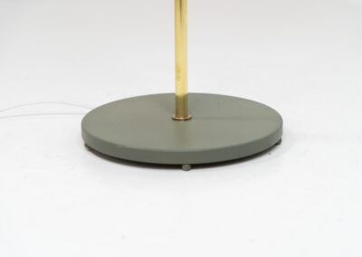 Early model of the “Bellevue AJ7” floor lamp by Arne Jacobsen (Denmark, 1929). This early model of the Bellevue series, made with a solid brass stand, is extremely rare to find. It was designed for “The house of the future” exhibition in Copenhagen in 1929. It is adjustable in height and angle. This piece is fully restored and in amazing condition. The brass has a very nice patina.