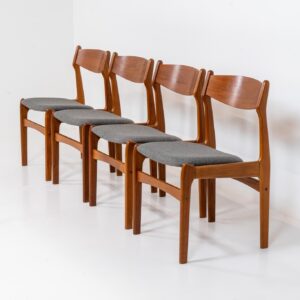 Set of 4 stunning dining chairs by S. burchardt-Nielsen (Denmark, 1960s). A beautiful solid teak chair with organic shapes and a very nice woodgrain. They are newly upholstered in a grey fabric. In very good condition.
