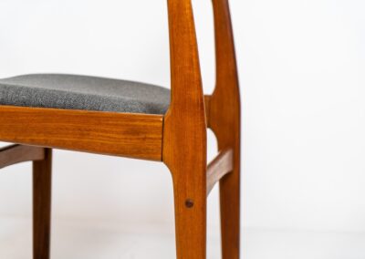 Set of 4 stunning dining chairs by S. burchardt-Nielsen (Denmark, 1960s). A beautiful solid teak chair with organic shapes and a very nice woodgrain. They are newly upholstered in a grey fabric. In very good condition.