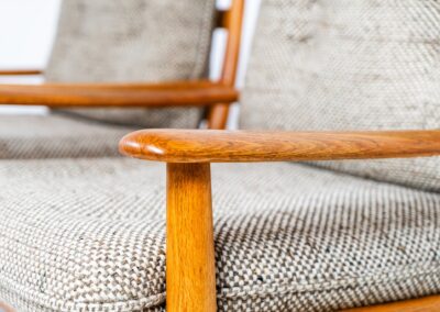 Pair of rare lounge chairs by Willem Knoll for Knoll Antimott (Germany, 1950s). They feature solid oak frames and the original wool upholstery. In good condition with signs of age.