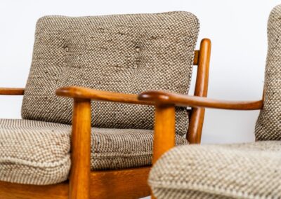 Pair of rare lounge chairs by Willem Knoll for Knoll Antimott (Germany, 1950s). They feature solid oak frames and the original wool upholstery. In good condition with signs of age.