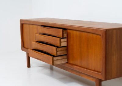 Stunning sideboard in teak by H.P. Hansen (Denmark, 1960s). This piece is absolutely gorgeous! It’s very detailed and built to high quality standards. It features two sliding doors with adjustable shelves and four beautiful drawers. The rounded edges and organic shapes on this piece are very nice! In very good condition!