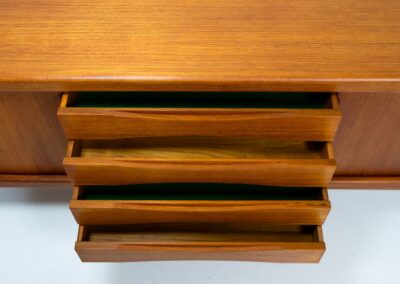 Stunning sideboard in teak by H.P. Hansen (Denmark, 1960s). This piece is absolutely gorgeous! It’s very detailed and built to high quality standards. It features two sliding doors with adjustable shelves and four beautiful drawers. The rounded edges and organic shapes on this piece are very nice! In very good condition!