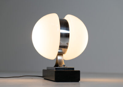 Extraordinary Spage Age Murano Table lamp (Italy, 1970s). An amazing Space Age piece made out of chrome & Murano glass, standing on an Italian marble foot. In very good condition!