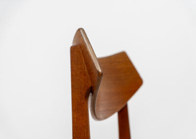 Set of 4 dining chairs by Erik Buch for Funder-Schmidt & Madsen (Denmark, 1950s). Durable Danish quality and a beautiful design, made out of teak. They have nice organic lines and the typical floating seats. The chairs are fully restored and newly upholstered in a beige fabric. Ready for another lifetime.