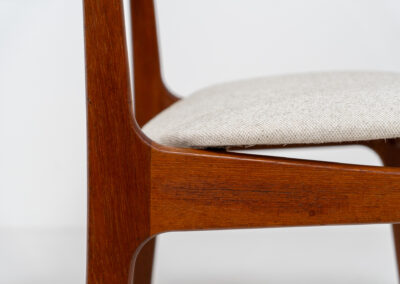 Set of 4 dining chairs by Erik Buch for Funder-Schmidt & Madsen (Denmark, 1950s). Durable Danish quality and a beautiful design, made out of teak. They have nice organic lines and the typical floating seats. The chairs are fully restored and newly upholstered in a beige fabric. Ready for another lifetime.