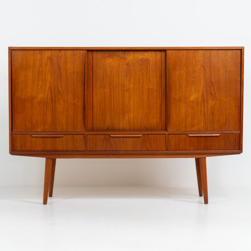 Sideboard by E.W. Bach for Sejling Skabe (Denmark, 1960s). A very elegant piece with ideal dimensions. It contains three sliding doors and three drawers with nice sculptural handles. The inside has lots of storage space with adjustable shelves and 2 small drawers aswel. An amazing Danish quality piece ready for another lifetime! In very good condition with some minor repair marks.