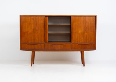 Sideboard by E.W. Bach for Sejling Skabe (Denmark, 1960s). A very elegant piece with ideal dimensions. It contains three sliding doors and three drawers with nice sculptural handles. The inside has lots of storage space with adjustable shelves and 2 small drawers aswel. An amazing Danish quality piece ready for another lifetime! In very good condition with some minor repair marks.