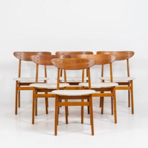 Set of 6 ‘Model 210’ dining chairs by Thomas harlev for Farstrup (Denmark, 1960s). Undestroyable, very elegant and contemporary. Made out of teak and beech, newly upholstered in a high quality beige hemp & cotton fabric. In splendid condition!