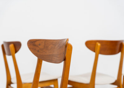 Set of 6 ‘Model 210’ dining chairs by Thomas harlev for Farstrup (Denmark, 1960s). Undestroyable, very elegant and contemporary. Made out of teak and beech, newly upholstered in a high quality beige hemp & cotton fabric. In splendid condition!