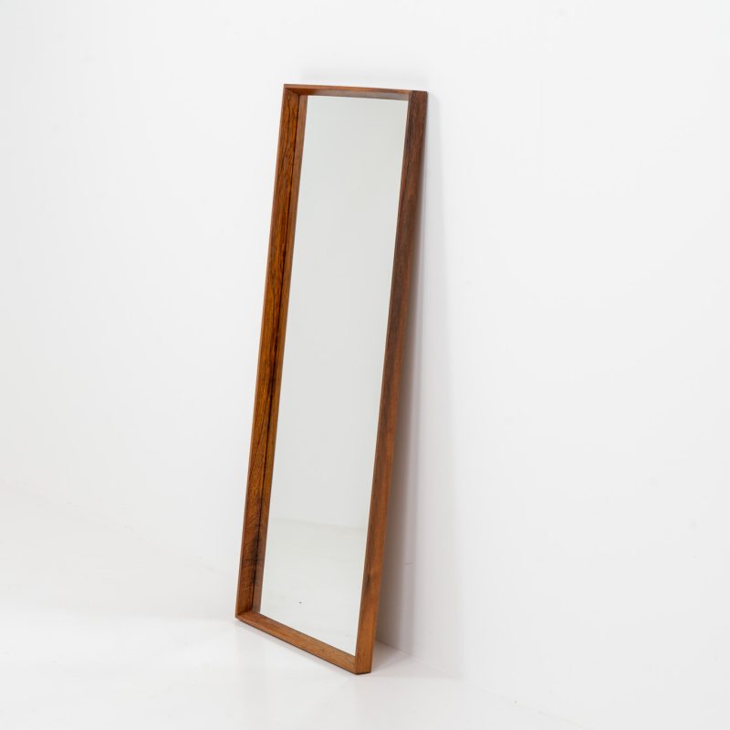 Mid-Century wall mirror in rosewood by Aarhus Glassliberi (Denmark, 1960s). Perfectly built, amazing woodgrain and very timeless. In good condition. Labeled on the back.