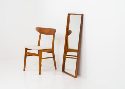 Mid-Century wall mirror in rosewood by Aarhus Glassliberi (Denmark, 1960s). Perfectly built, amazing woodgrain and very timeless. In good condition. Labeled on the back.