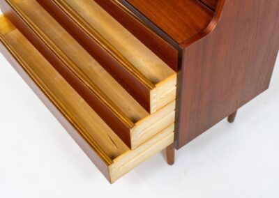 eak secretary in the manner of Arne Vodder (Denmark, 1960s). A highly versatile piece featuring beautiful handles, a pull-out leaf and lots of storage space. A small and convenient piece that finds its way in any setting. In very good condition!