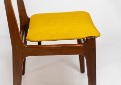 Pair of dining chairs by Farsø (Denmark, 1960s). They feature organic shaped solid teak frames and a nicely curved teak veneer backrest with an amazing woodgrain. They are upholstered in a funky yellow fabric. In very good condition.