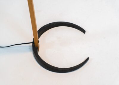 Stunning Caprani floor lamp by Mads Caprani (Denmark, 1970s). It features a nicely curved beech wood stand and a cast iron base, engraved with ‘Caprani Light’. A very elegant and hard to find piece! This one has an unusual shade compared with most models, with the Caprani logo inside. In very good condition.