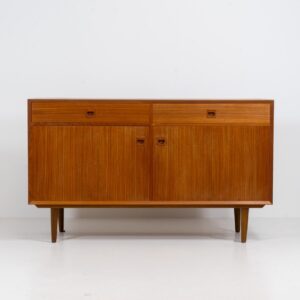 Teak sideboard by Brouer Møbel (Denmark, 1960s). A nice and convenient piece featuring two doors with adjustable shelves on the inside and two drawers. It has a beautiful warm woodgrain. In very good condition!