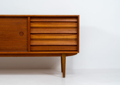 Exceptional sideboard from the Platon series by Lothar Wegner (Germany, 1960s). This is one of our favorite sideboards! The combination of the sleek lines and the organic drawers is just amazing. It has subtle round inset handles and a beautiful warm woodgrain. Featuring two big sliding doors, three drawers and lots of storage space. In very good condition!