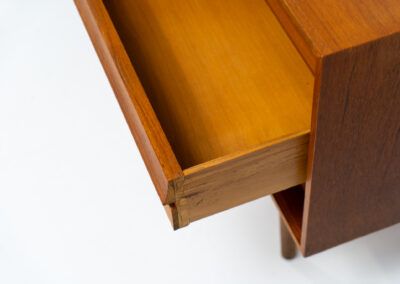 Exceptional sideboard from the Platon series by Lothar Wegner (Germany, 1960s). This is one of our favorite sideboards! The combination of the sleek lines and the organic drawers is just amazing. It has subtle round inset handles and a beautiful warm woodgrain. Featuring two big sliding doors, three drawers and lots of storage space. In very good condition!