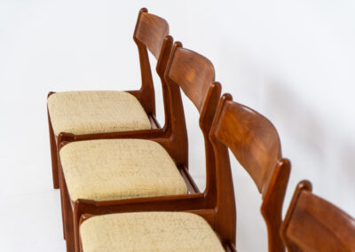 Set of 4 dining chairs by S. burchardt-Nielsen (Denmark, 1960s). They are organically shaped with amazing details. Both the frames and the backrest are solid wood. They have the original upholstery, which is in good condition!