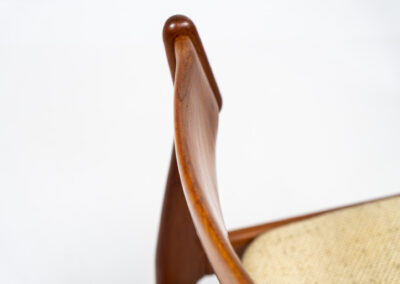 Set of 4 dining chairs by S. burchardt-Nielsen (Denmark, 1960s). They are organically shaped with amazing details. Both the frames and the backrest are solid wood. They have the original upholstery, which is in good condition!