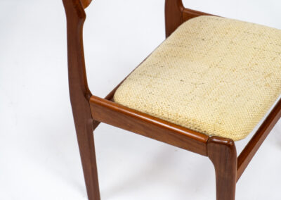 Set of 4 dining chairs by S. burchardt-Nielsen (Denmark, 1960s). They are organically shaped with amazing details. Both the frames and the backrest are solid wood. They have the original upholstery, which is in good condition!