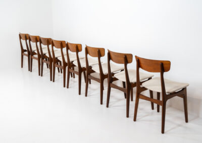 Set of 8 beautiful dining chairs by Schiønning & Elgaard (Denmark, 1960s). A wonderful chair built with great quality and amazing details. They feature nicely curved frames which are restored and floating seats newly upholstered in a high quality hemp & cotton fabric. In very good condition!