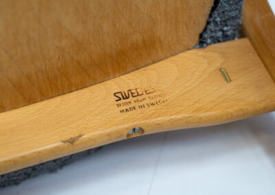 Lamino chair and ottoman by Yngve Ekström for Swedese (Sweden, 1970s). A timeless classic with a perfect mix of simplicity and comfort. It’s made out of beech wood and grey fabric. In good condition. Patina consistent with age and use.