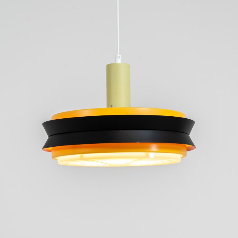 Large colorful pendant light by Carl Thore for Granhaga (Sweden, 1960s). It’s made out of aluminium shades lacquered in 2 tones of yellow and black. The inside is lacquered in orange which creates a nice warm glow. Due to the light diffusers on the bottom of the lamp there is no direct light harming the eyes. It is restored to perfection and newly rewired. Ready for another lifetime.