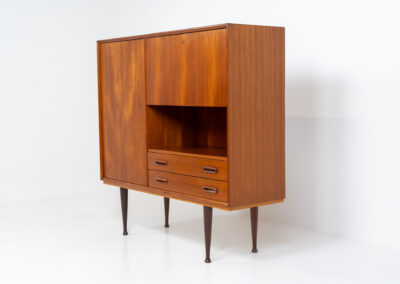 Rare bar cabinet by van Pelt (Belgium, 1960s). A minimalistic piece made with high quality. It contains a main door with three adjustable shelves on this inside, a drop-door with storage space for glasses and bottles, two drawers and an open shelve. The locks still work smoothly and two original keys are included. It has convenient and compact dimensions and a magnificent woodgrain. In very good condition!