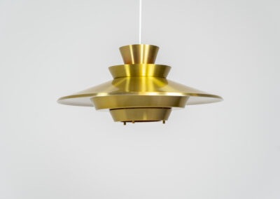 Brass colored pendant light (Denmark, 1970s). We don’t know who made this one but it’s definitely a beautiful piece! Parts of the inside are lacquered in orange which gives a nice effect when turned on. In very good condition with some minor scratches.