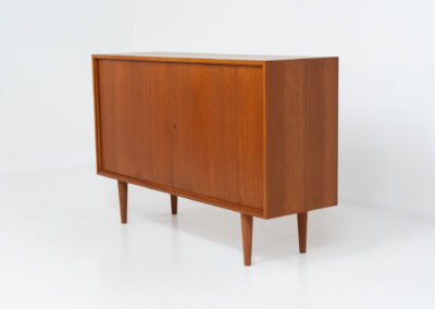 Midcentury cabinet by Lothar Wegner (Germany, 1960s). A sleek and convenient piece with a wonderful and natural woodgrain. The lock still works very smoothly and the original key is included. In very good condition.