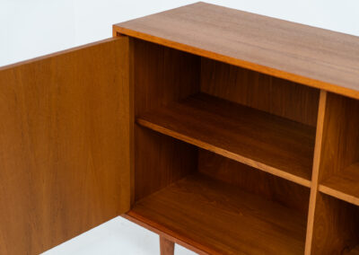 Midcentury cabinet by Lothar Wegner (Germany, 1960s). A sleek and convenient piece with a wonderful and natural woodgrain. The lock still works very smoothly and the original key is included. In very good condition.