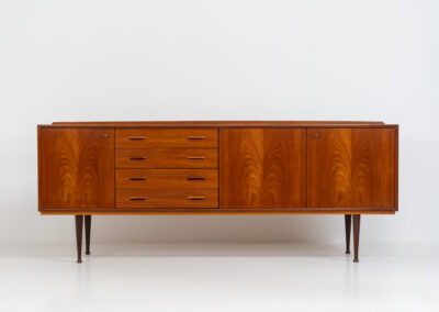 Teak sideboard by van Pelt (Belgium, 1960s). Clearly a very aesthetic and well-built piece with nice sculptural handles and a mesmerizing woodgrain. This beauty contains four drawers and three doors with more than enough storage space inside. The locks still work smoothly and two original keys are included. In splendid condition!