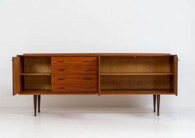 Teak sideboard by van Pelt (Belgium, 1960s). Clearly a very aesthetic and well-built piece with nice sculptural handles and a mesmerizing woodgrain. This beauty contains four drawers and three doors with more than enough storage space inside. The locks still work smoothly and two original keys are included. In splendid condition!
