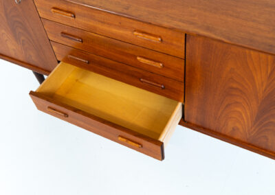 Teak sideboard by van Pelt (Belgium, 1960s). Clearly a very aesthetic and well-built piece with nice sculptural handles and a mesmerizing woodgrain. This beauty contains four drawers and three doors with more than enough storage space inside. The locks still work smoothly and two original keys are included. In splendid condition!