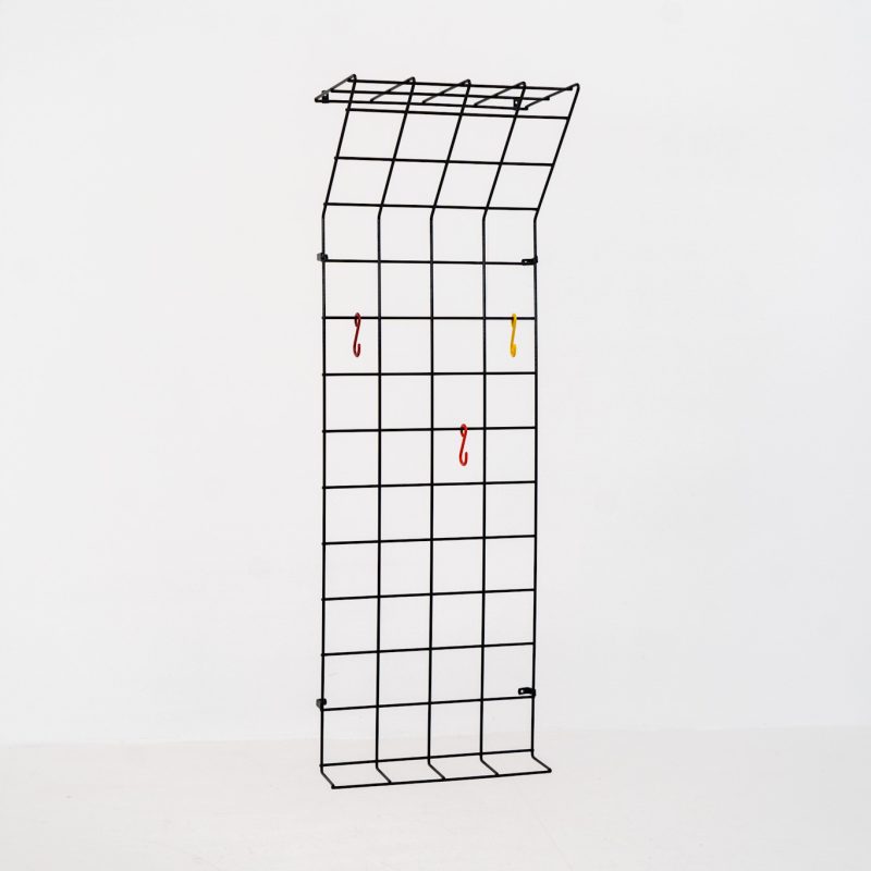 Wall-mounted wire coatrack by Karl Fichtel for Drahtwerke Erlau (Germany, 1950s). It’s made out of black metal wire and features a hat shelf, an umbrella stand and three colored hooks. It has plenty of room to hang more hooks or coat hangers if needed. It’s easily mountable to the wall with six screws. In very good condition!