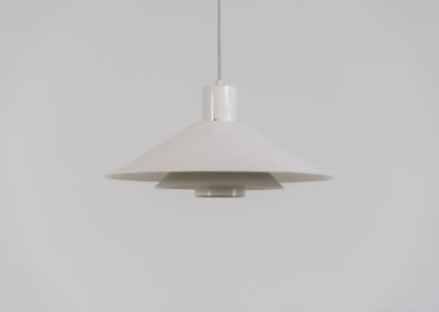 Trapez pendant light by Christian Hvidt for Nordisk Solar (Denmark, 1970s). A minimalistic design with 3 graduated shades attached to a cylindrical centre tube. Made to spread a soothing indirect light. In good condition with some visible using traces.
