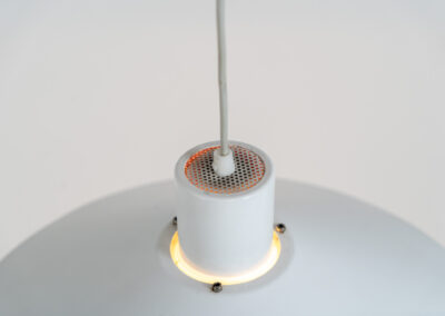 Trapez pendant light by Christian Hvidt for Nordisk Solar (Denmark, 1970s). A minimalistic design with 3 graduated shades attached to a cylindrical centre tube. Made to spread a soothing indirect light. In good condition with some visible using traces.