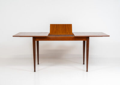 Elegant extendable dining table by van Pelt Belgium, 1960s. A compact model with nice tapered legs that can be easily extended with a convenient hidden butterfly leaf. It’s in very good condition with some minor traces of a previous life.