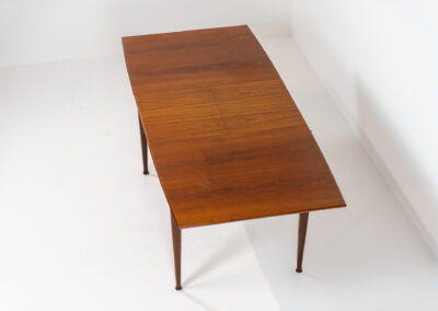 Elegant extendable dining table by van Pelt Belgium, 1960s. A compact model with nice tapered legs that can be easily extended with a convenient hidden butterfly leaf. It’s in very good condition with some minor traces of a previous life.