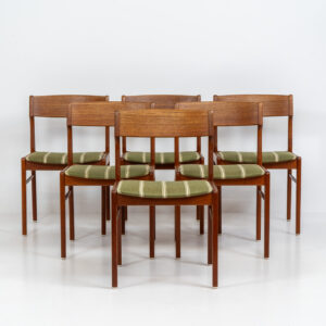 Set of 6 teak Danish dining chairs, 1960s. We don’t know who made them, but they have a very solid built quality and a nice natural wood grain. They consist of solid teak frames and teak veneer backrest. The frames are fully restored and the funky striped fabric has been carefully cleaned. Except for a few using marks they are in very good condition!