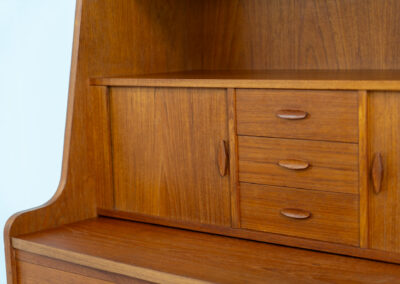 Stunning secretary with tambour doors by Storgaard Nielsen Møbelfabrik (Denmark, 1960s). It looks absolutely amazing! This teak secretary is a highly versatile piece featuring beautiful handles, a pull-out leaf, lots of storage space and beautiful hidden tambour doors. It’s in very good condition with some minor traces of age and use.